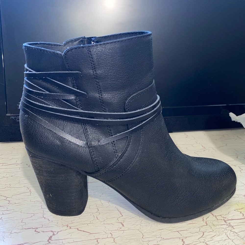 MaddenNYC Black Ankle Booties